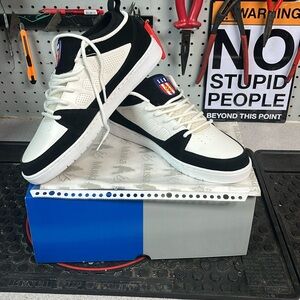 Brand new Etnies SLB colab mid shoes